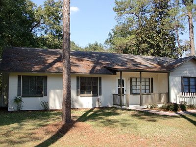 2nd image of 2565 Douglas Ave