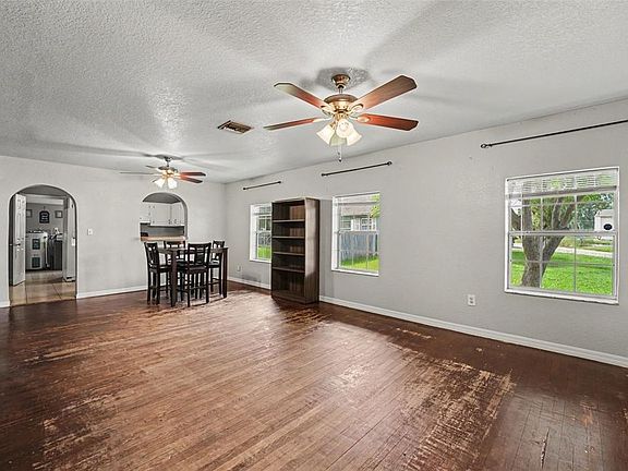 5th image of 406 Phosphate Blvd N