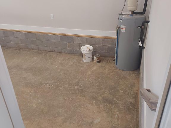 4th image of 398 Martha Ln