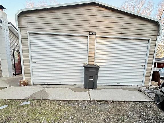 2nd image of 12811 Edmonton Rd