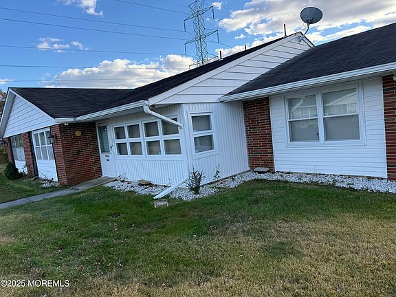 3rd image of 346B Dorchester Drive