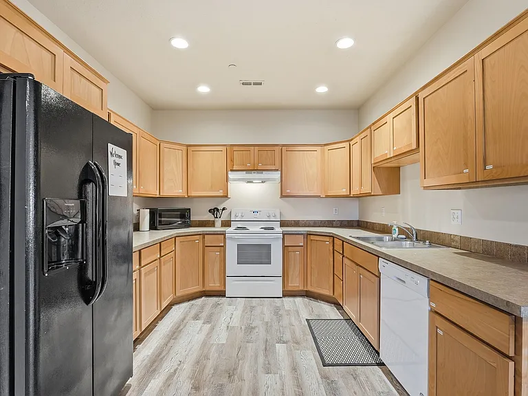 1182 W Kyler Ave — Photo 5