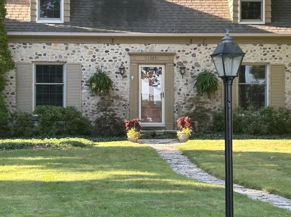 1365 S Shore Dr, Village Of Lakewood, IL 60014