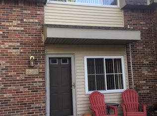 525 Longshore Dr APT B, Ann Arbor, MI