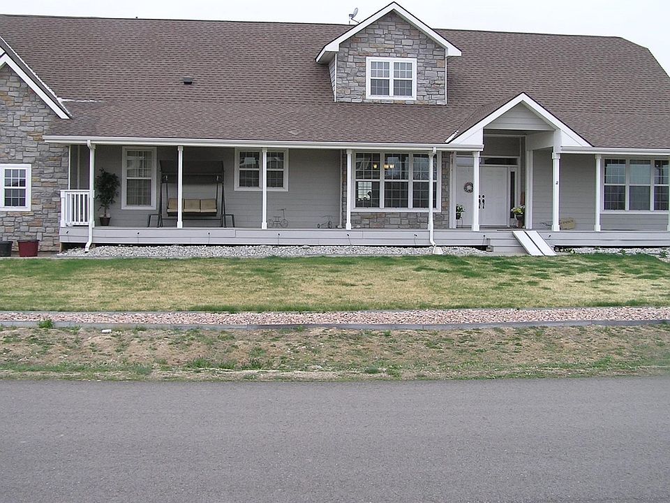 1st image of 725 Antelope Dr W