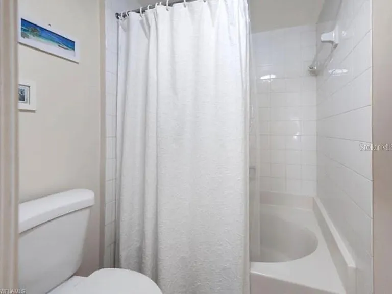 1044 Woodshire Ln #B211 — Photo 23