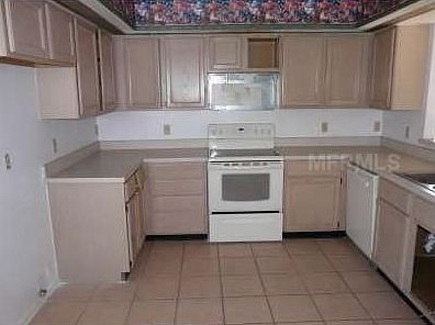 3rd image of 1104 Miami Woods Ct