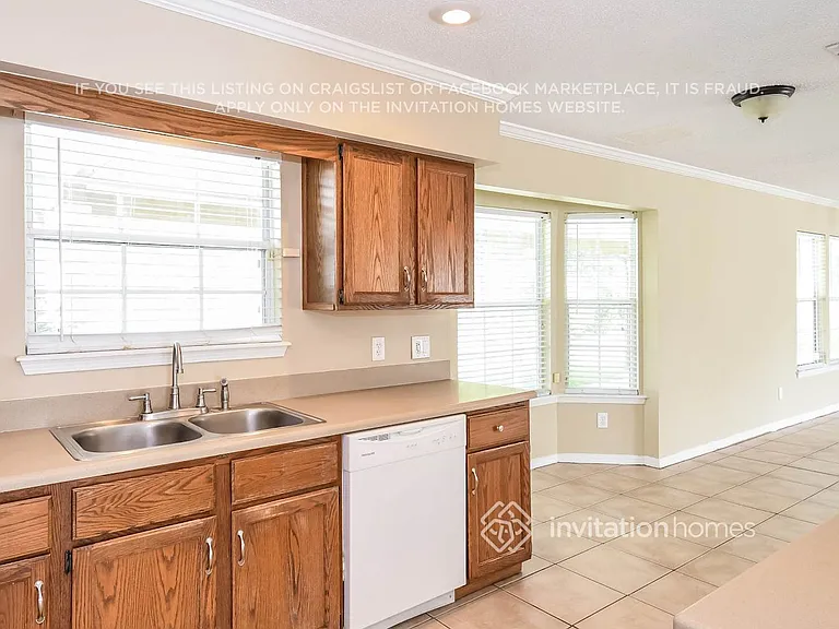 9044 Camshire Dr — Photo 9