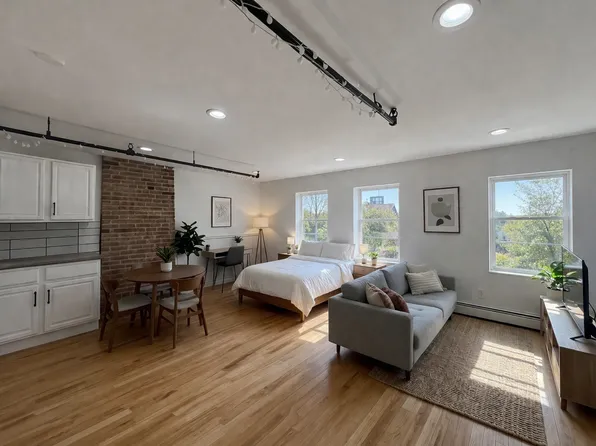 832 Quincy Street image 1 of 4