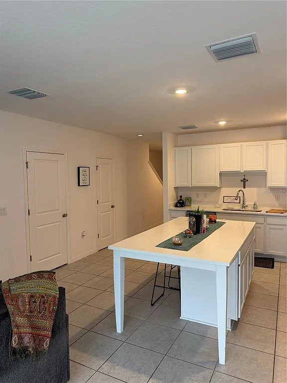 3 bed, 2.5 bath, 1652 sqft, $2,100 — Photo 4