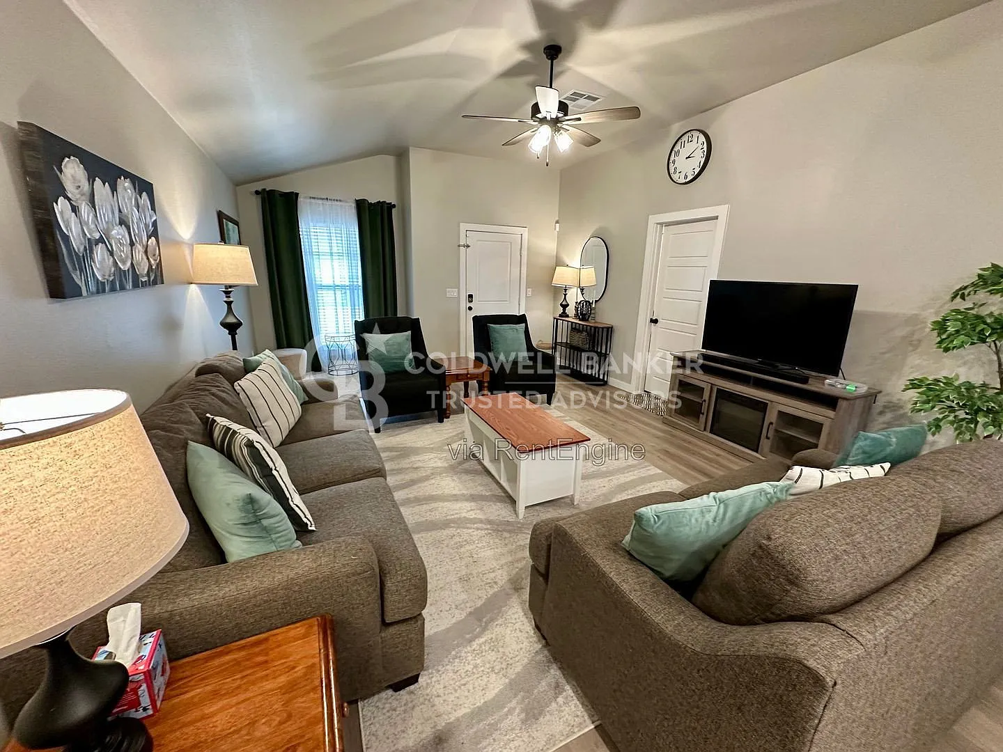 3 bed, 2.0 bath, 1455 sqft, $3,000 — Photo 4
