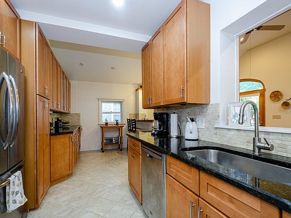 4th image of 7843 Kildare Ave