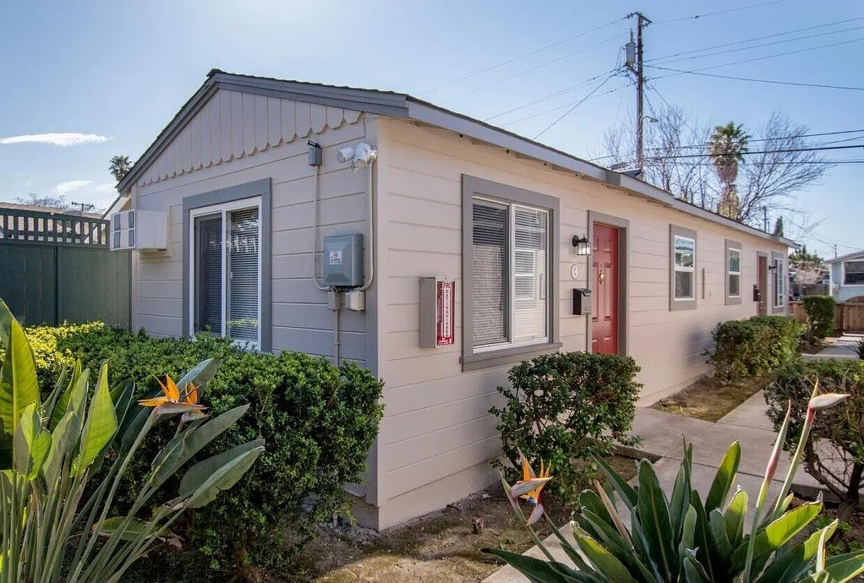 Studio, 400 sqft, $2,000 — Photo 4