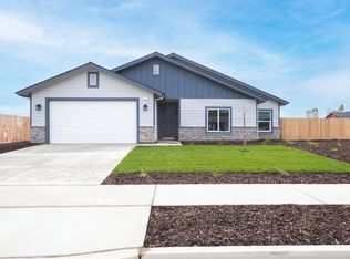 1029 N Acacia St, Woodlake, CA