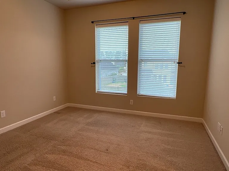 579 Crossland Dr — Photo 11