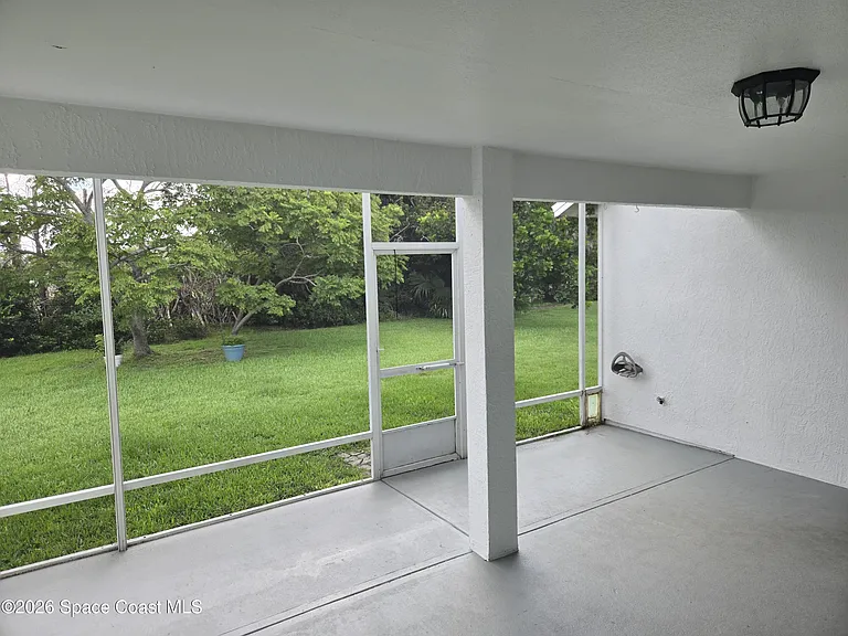 292 Carmel Dr — Photo 11