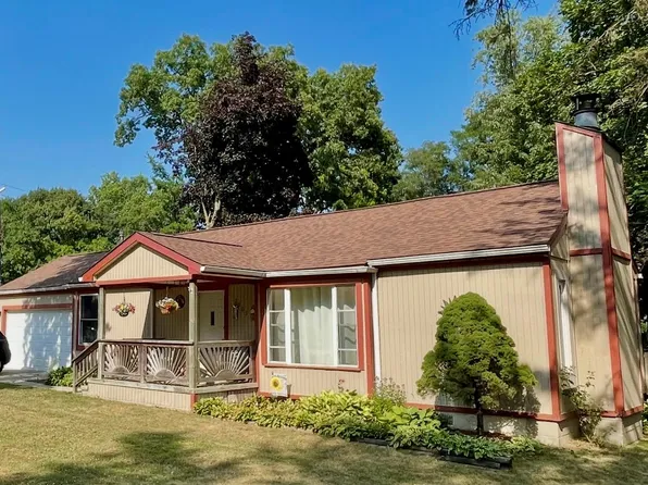 2903 N Lake Angelus Rd W, Waterford, MI 48329