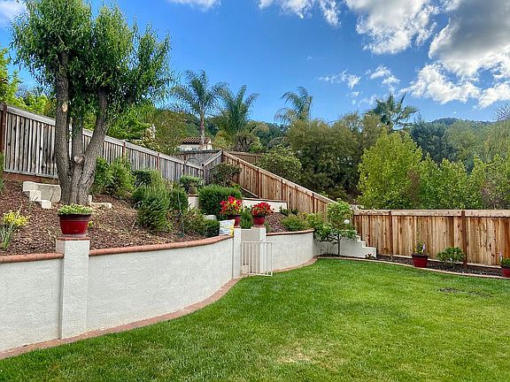 Private yard Westward 