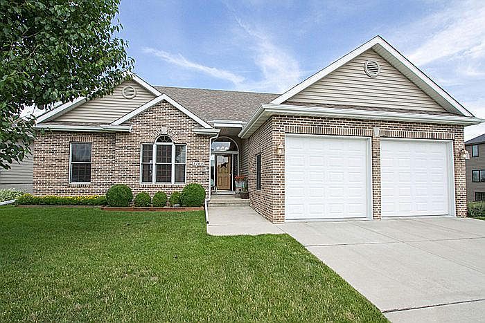 1st image of 3108 White Oak Dr