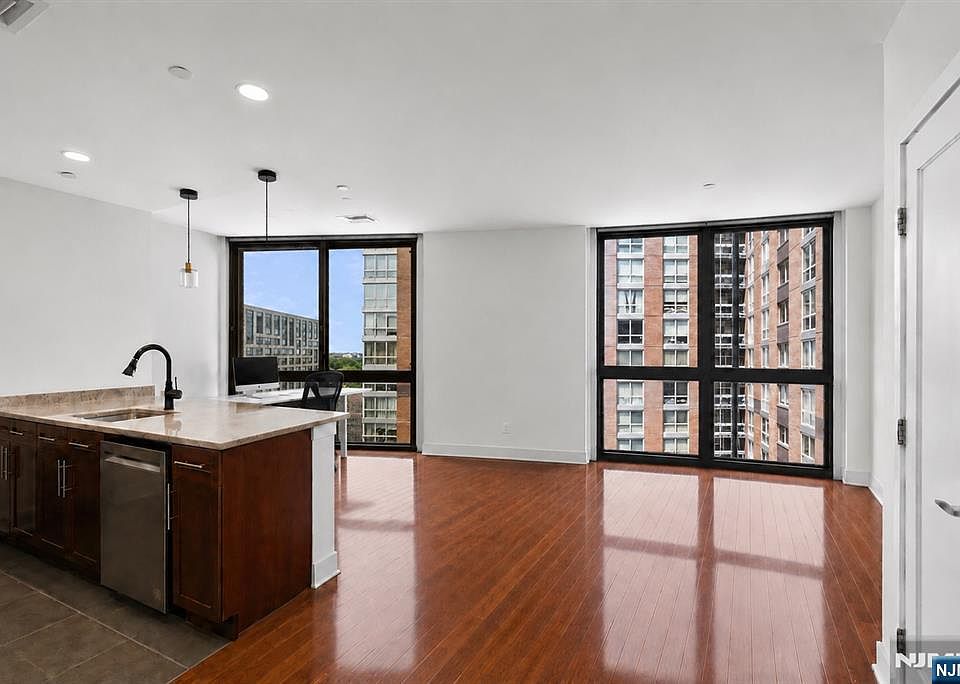 1st image of 201 Marin Blvd APT 813