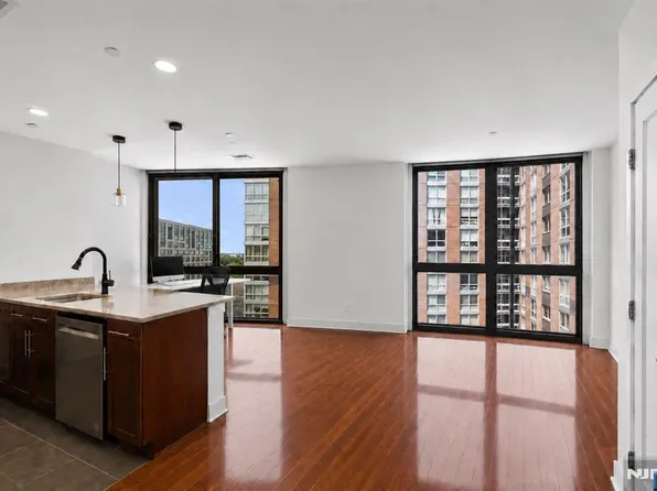 201 Marin Blvd APT 813, Jersey City, NJ 07302