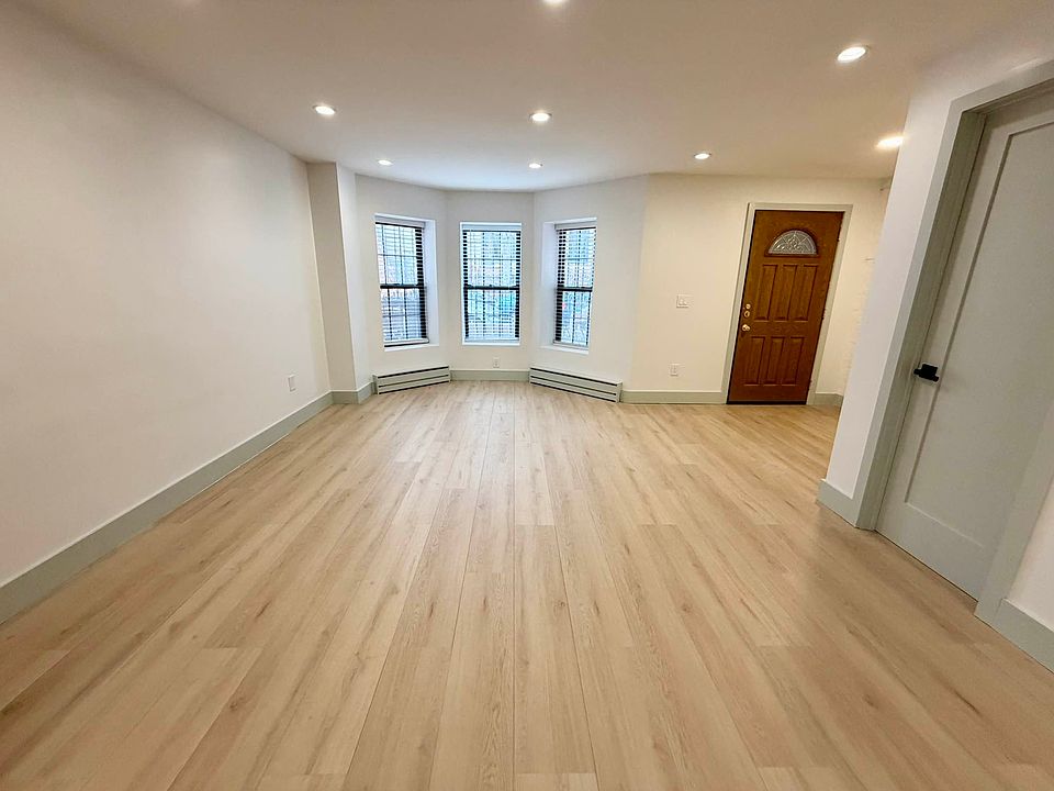 1st image of 886 Lincoln Pl #1