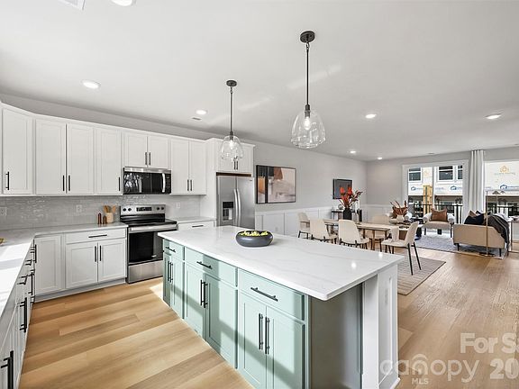 4th image of 7920 Sansom Cir