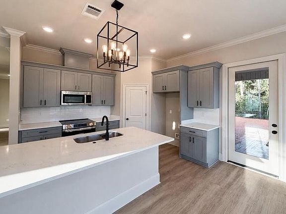 3rd image of 70152 5th St