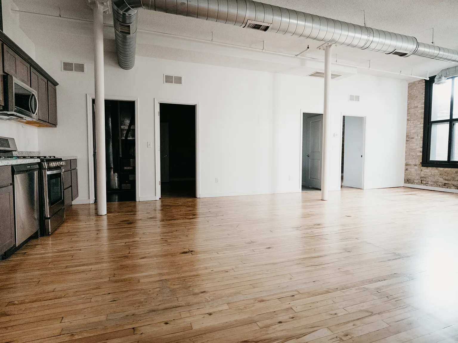 2 bed, 1100 sqft, $2,100 — Photo 4