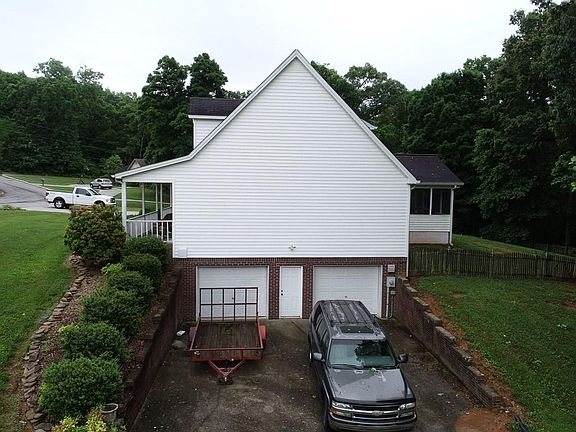 3rd image of 957 E Brentwood Dr