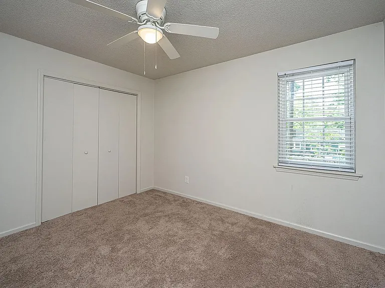 306 Crestview Dr — Photo 14
