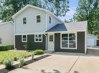 411 N Lakeshore Dr, Mundelein, IL 60060