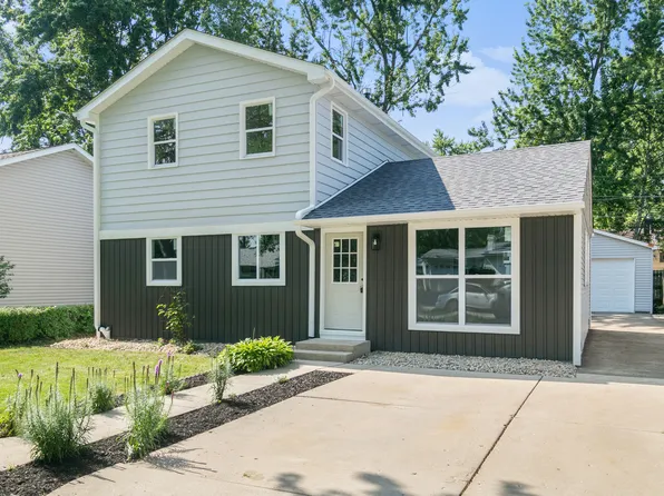 411 N Lakeshore Dr, Mundelein, IL 60060