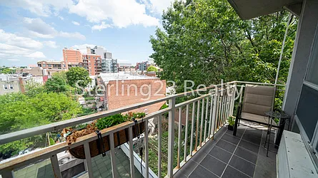 25-15 Crescent Street