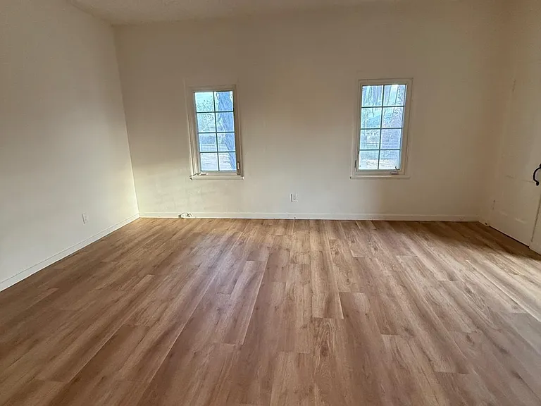 27490 Norwood St — Photo 5