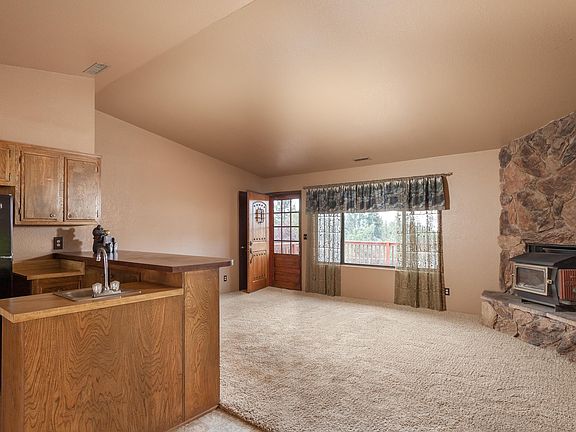 3rd image of 2230 Mariposa Ln