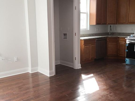 3rd image of 1126 W Porter St