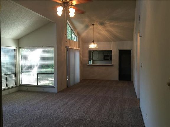 5th image of 525 Hunters Glen St