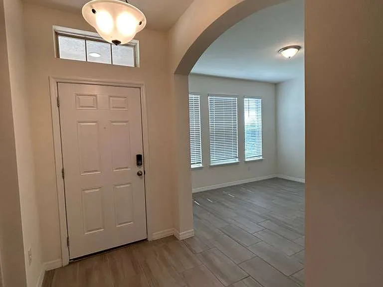 16453 Point Rock Dr — Photo 3