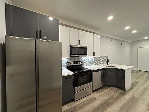 1027 W Dauphin St #3 Photo 1