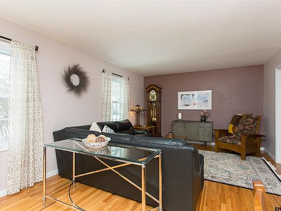 3rd image of 34 Friar Tuck Way