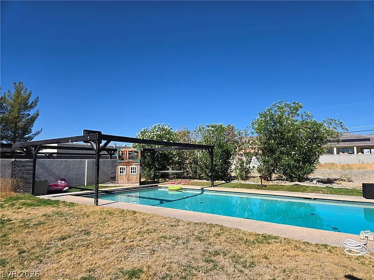5945 N El Capitan Way — Photo 52