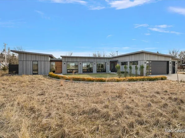 20028 N Shore Dr, Spring Lake, MI 49456