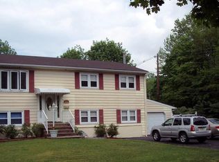 59 Poricy Ln, Red Bank, NJ 07701