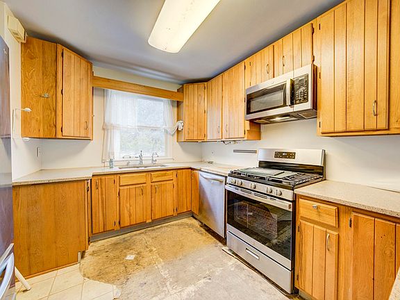 4th image of 974 N Mill St