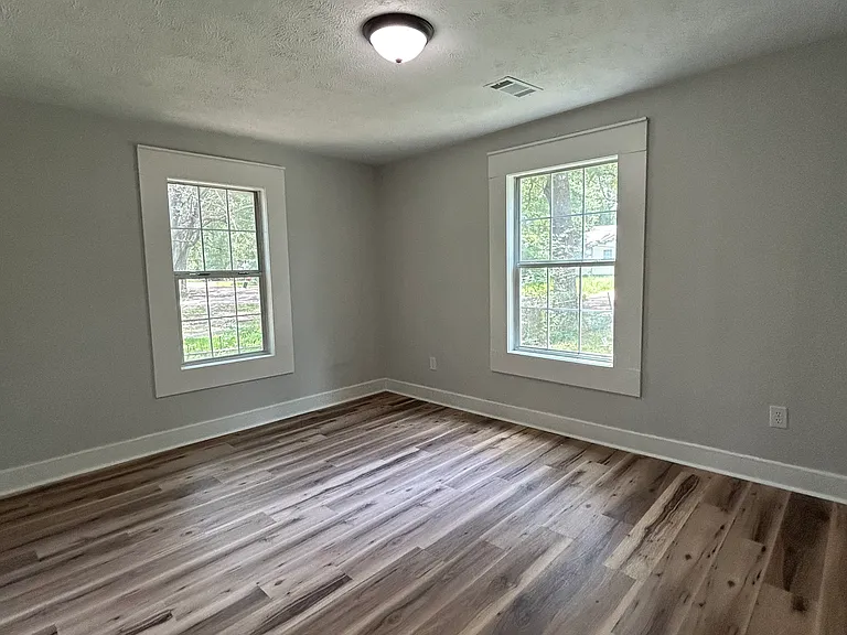 522 Woodbury Rd — Photo 13