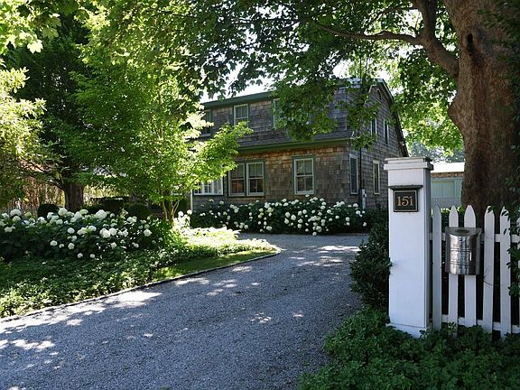 4th image of 151 Halsey St