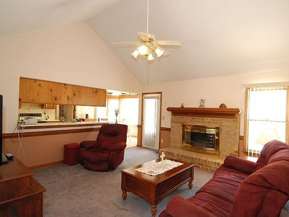Spacious Vaulted Family Room