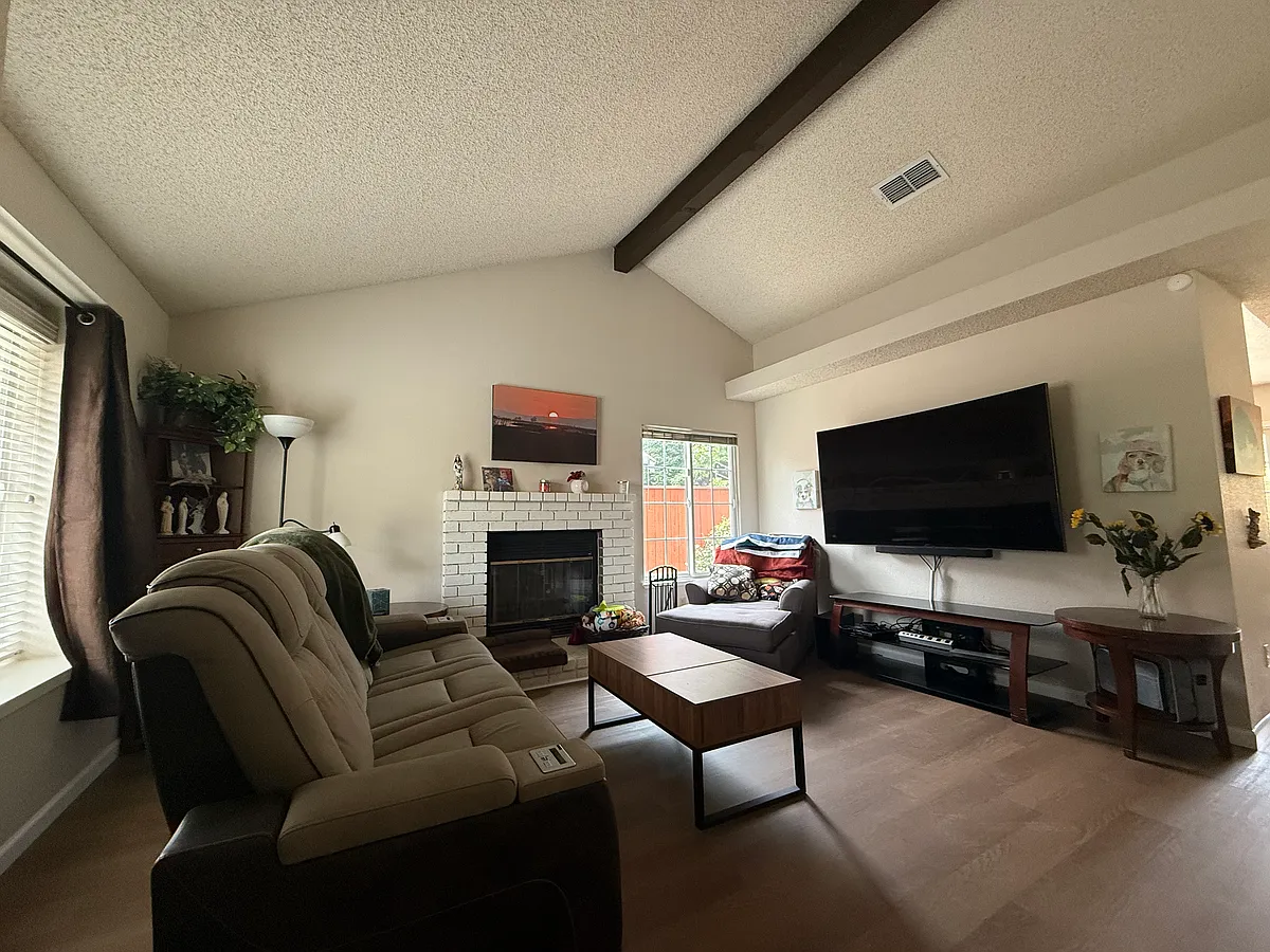 Building Photo - 205 Manor Ct