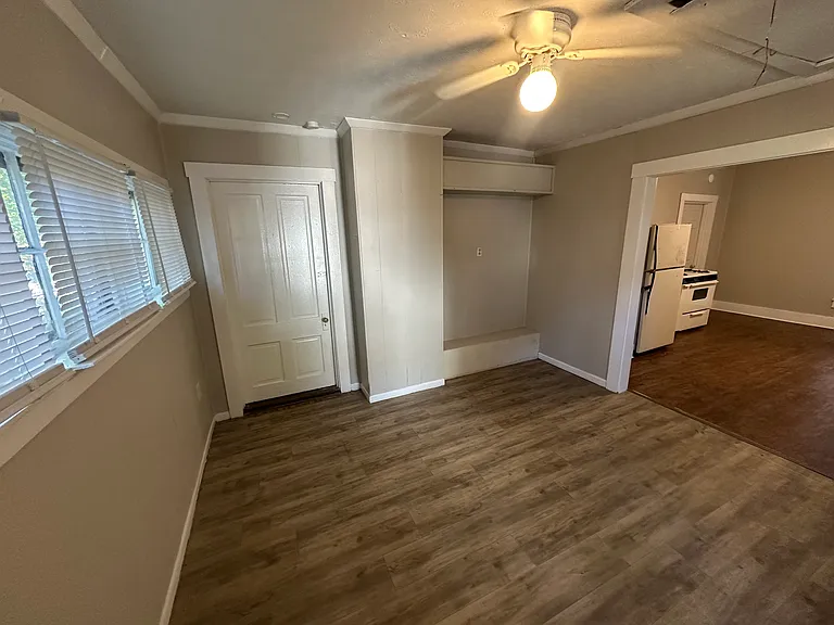218 Holmes St #B — Photo 6